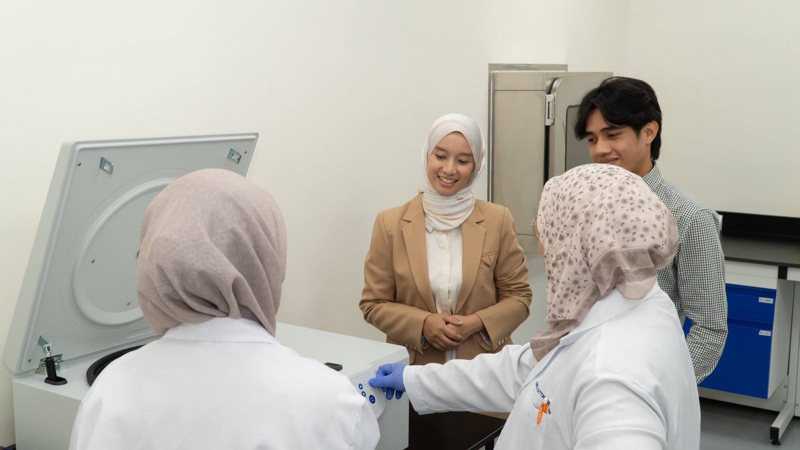 Neo Nexon team discussing results in the laboratory